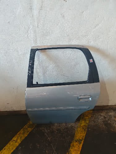 Puerta Trasera Izquierda Chevrolet Classic 2012 - 6731935